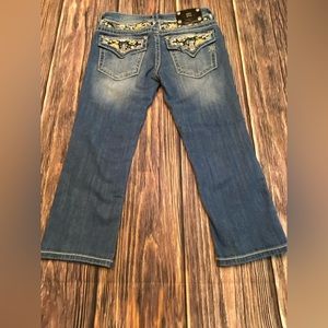 Miss Me Capri Size 27 Cowgirl Bling Jeans Beautiful pockets. Great Condition.